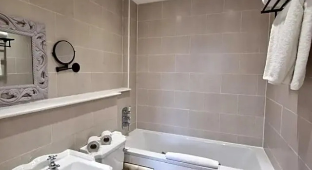 Номер Superior RainHill Hall Hotel
