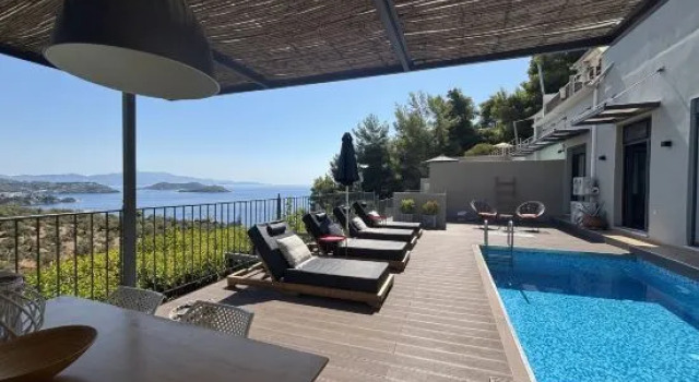Superior 3-Bedroom Villa Cassiope with Private Pool and Breathtaking Sea Views, Забронировать Вилла Отели Sporades с бассейном, Бассейн