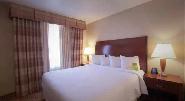 Люкс Hilton Garden Inn Albuquerque Uptown