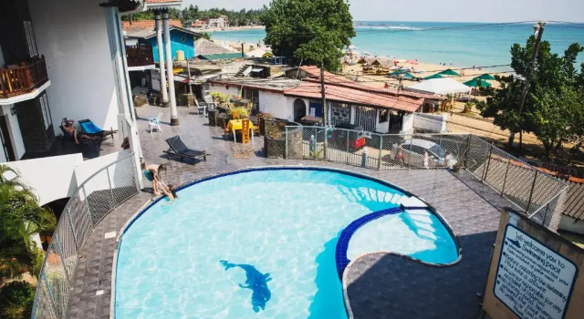 Двухместный номер Standard с балконом Hotel Neptune Bay unawatuna beach