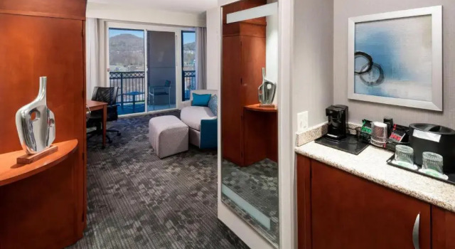 Полулюкс с балконом Courtyard by Marriott Franklin Cool Springs