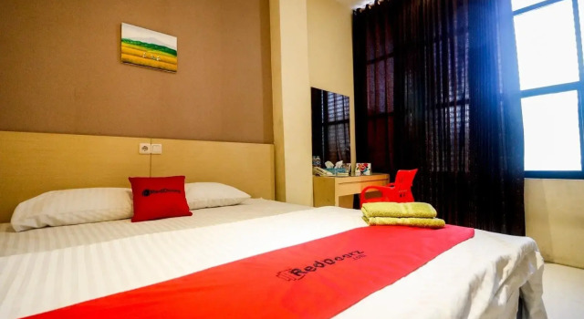 RedDoorz near Pasar Tarapung Siring Banjarmasin, Book Hotel Cheap Hotels in Kalimantan