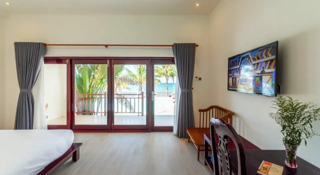 The Tahiti Beach Hotel
