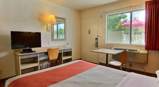 Четырёхместный номер Standard Motel 6-Kingsville, TX