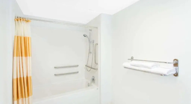 Номер Standard Days Inn & Suites by Wyndham Bentonville