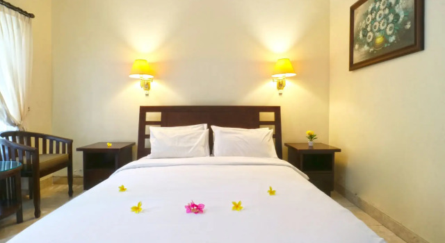 New Puri Asih Hotel, Забронировать Отель Отели Куты с парковкой, рядом с Торговый центр Lippo Kuta, Парковка