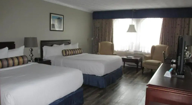 Четырёхместный номер Deluxe The Fredericton Inn
