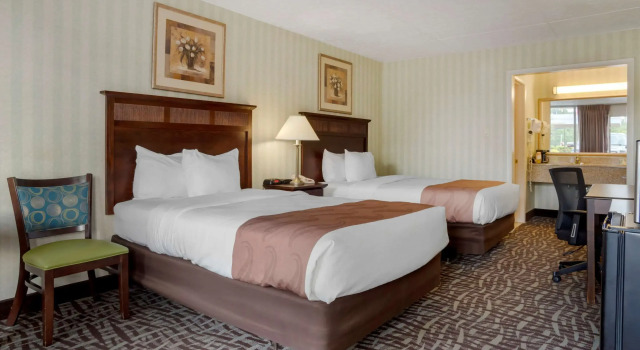 Четырёхместный номер Standard Quality Inn Fredericksburg near Historic Downtown