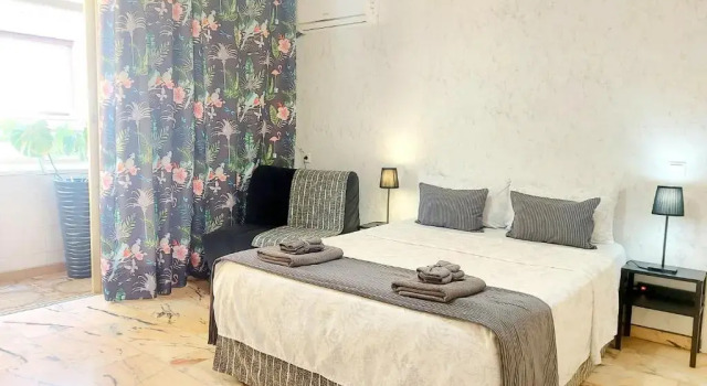 Gloria Host House
