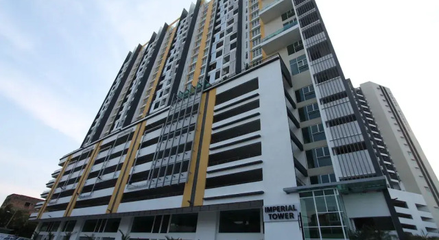 Ian's Majestic Condo