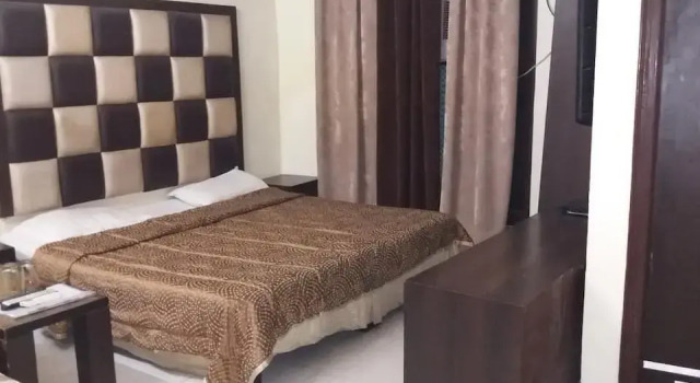 Hotel Dreamz, Забронировать Отель Отели и гостиницы Карнал, Отель