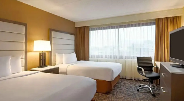 Четырёхместный люкс Deluxe с 2 комнатами Embassy Suites by Hilton Boston Waltham