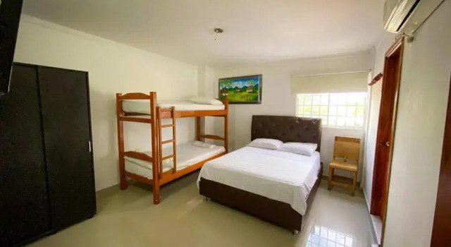 Hostal Central, Book Hotel Billige hoteller i Playa Dormida