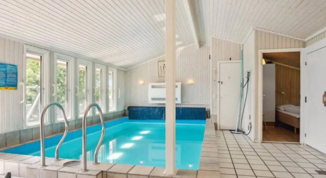 "Isto" - 250m from the sea in Sealand, Book Hotel Hoteller i Slagelse med pool, Swimmingpool