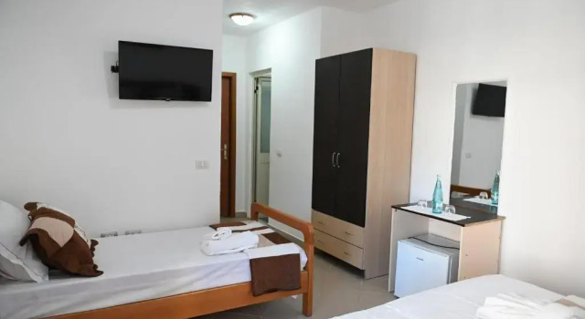 Vila Oxinn, Rezerwuj Pensjonat Hotele w Durres County z parkingiem, Parking
