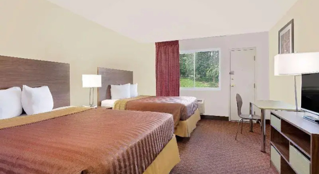 Четырёхместный номер Standard Travelodge by Wyndham Page, View of Lake Powell