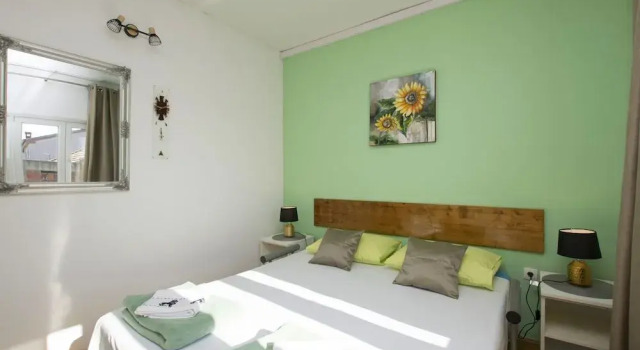 Apartments and Room Zinka, Забронировать Апартаменты/квартира Отели Водице с парковкой, рядом с Частный Пляж Отеля «Кристина», Парковка