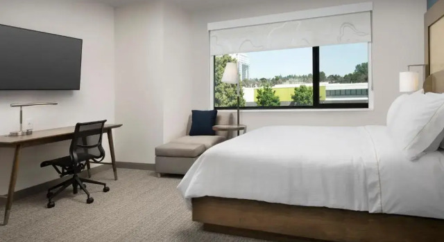 Двухместный люкс c 1 комнатой Element by Marriott Seattle Sea-Tac Airport