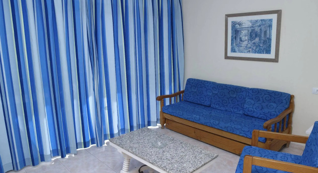 Apartamentos Strelitzias, Забронировать Апартаменты/квартира Отели Плайя дель Инглес с парковкой, рядом с Экуменический храм Эль-Сальвадор, Парковка