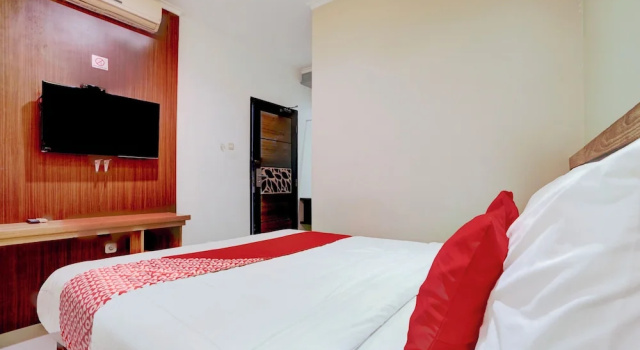 Двухместный номер Deluxe с балконом Hotel O Chinatown Near Ampel Formerly Hotel Novera