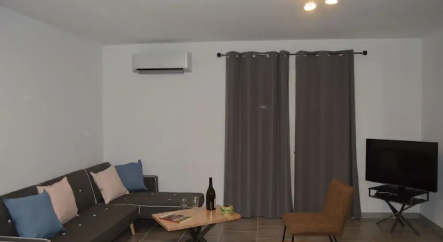 A 2 pas des vignes numéro 6, Prenota Hotel Hotel a Alvernia con parcheggio, Parcheggio