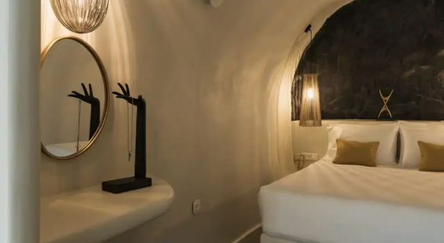 Полулюкс с красивым видом из окна Aeon Suites