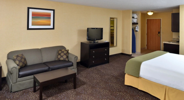 Двухместный люкс Holiday Inn Express Hotel & Suites Charlotte by IHG