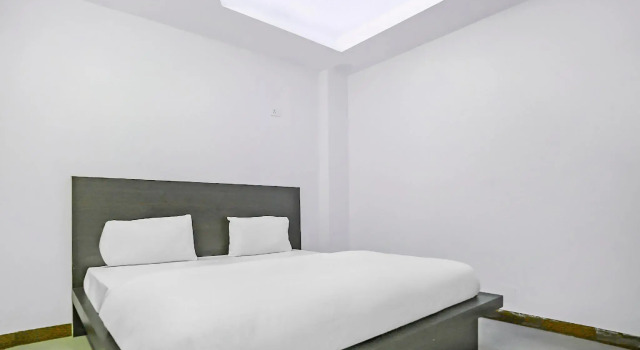 OYO 84319 Hotel RN Residency