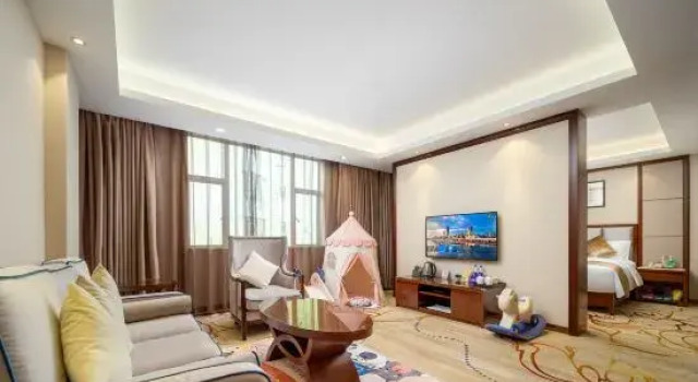 Двухместный семейный люкс Zhonglian Harbor Hotel