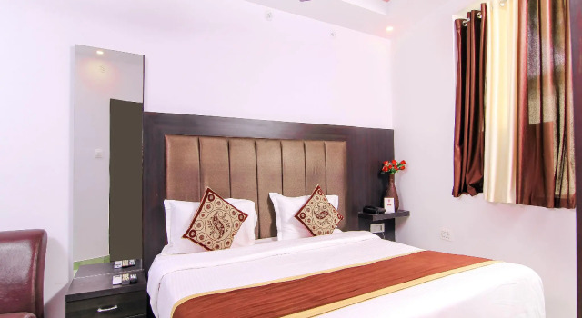 OYO 13652 Hotel Rajput, Забронировать Отель Чарбагх штат Уттар-Прадеш, 3* 4*