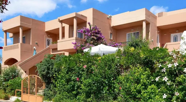 Апартаменты Цокольный этаж с балконом Solon Apartments Near Beach
