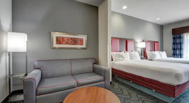 Четырёхместный люкс Holiday Inn Express and Suites Oklahoma City North by IHG