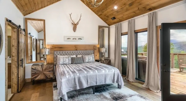 Smoky Mountain High 4 Bedroom Home by Redawning, Забронировать Отель Отели Гатлинберг 3 звезды, рядом с Hillbilly Golf, 3*