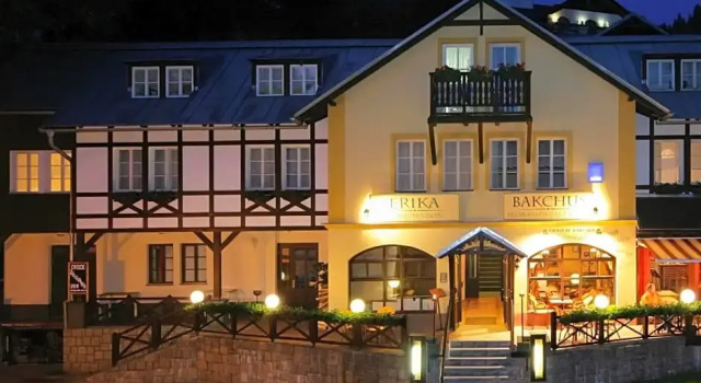 Hotel Erika, Забронировать Отель Отели Шпиндлерув-Млин с парковкой, рядом с Горнолыжный курорт Шпиндлерув-Млин, Парковка