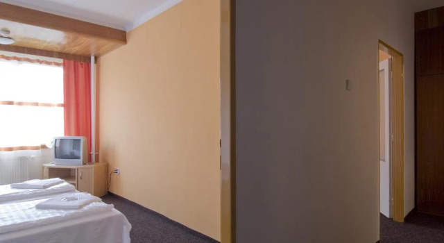 Hotel Atlas, Reserva ahora Hotel Slaný Bohemia Central