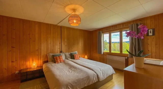 Chalet en pleine nature avec Spa, Забронировать Шале Виллы Невшателя, Вилла