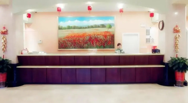 Home Inn Yixing Renmin South Road, Prenota Hotel Hotel a Yixing con parcheggio, Parcheggio