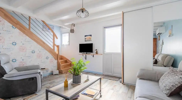 Коттедж Villa moderne et colorée à Jard-sur-mer
