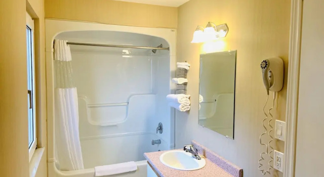 Номер Economy Toronto Lakeshore Hotel