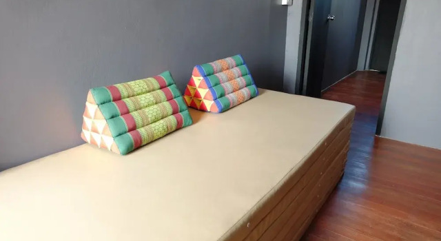 BTS Khaosan Hostel