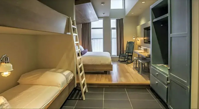 Четырёхместный семейный номер Standard с красивым видом из окна Hôtel & Spa Le Germain Charlevoix