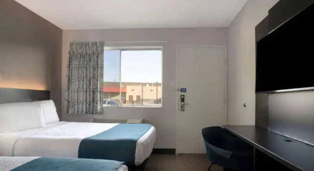 Четырёхместный номер Standard Motel 6-Bakersfield, CA - South