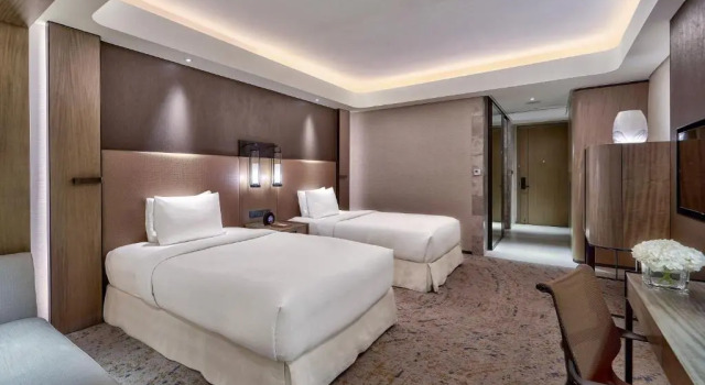 Двухместный номер Deluxe с видом на бассейн Conrad Manila