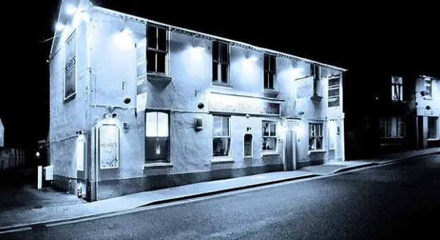 Henri's Bar Brasserie And Rooms, Boek Hotel Shifnal Shropshire