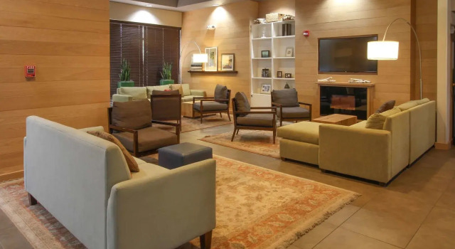 GreenTree Inn & Suites Phoenix Sky Harbor, Забронировать Отель  