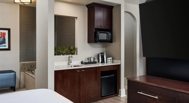 Одноместный полулюкс Hotel Alex Johnson Rapid City, Curio Collection by Hilton