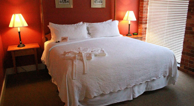 Двухместный Studio Suite Deluxe The Historic Brookstown Inn, Trademark Collection by Wyndham
