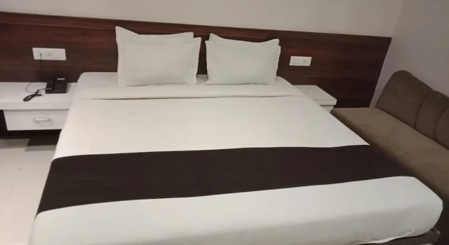 Hotel Paras