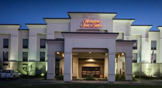 Кровать в общем номере Hampton Inn & Suites Stillwater