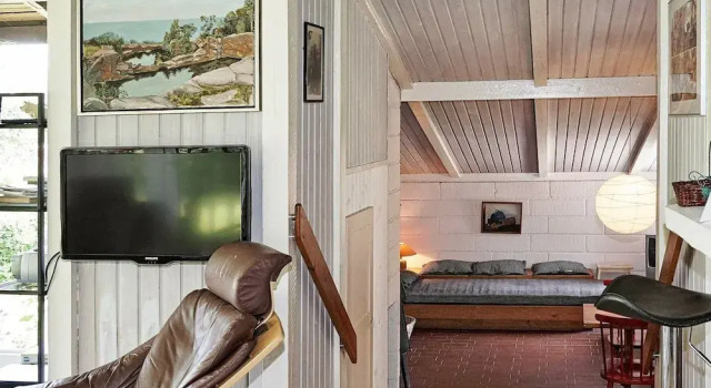 Spacious Holiday Home in Allinge Bornholm With Sea View, Book Feriehus Sommerhuse i Allinge, Hytte